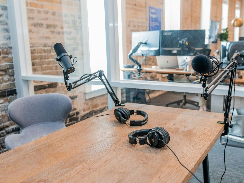 Chọn Micro Không Dây Cho Podcast, Livestream 2026