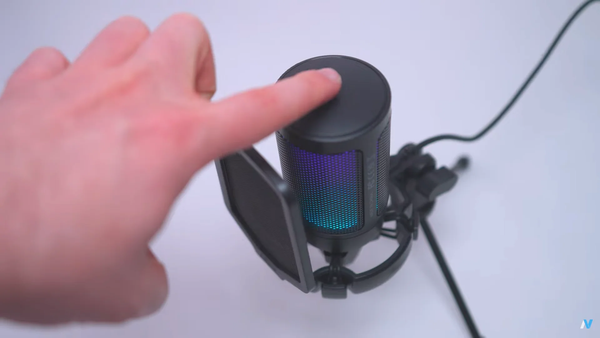 FIFINE AmpliGame A6V: Micro USB RGB Hoàn Hảo Cho Game Thủ và Streamer