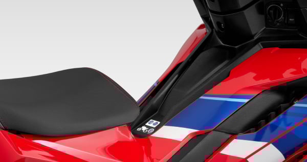 tu-the-ngoi-xe-winner-r