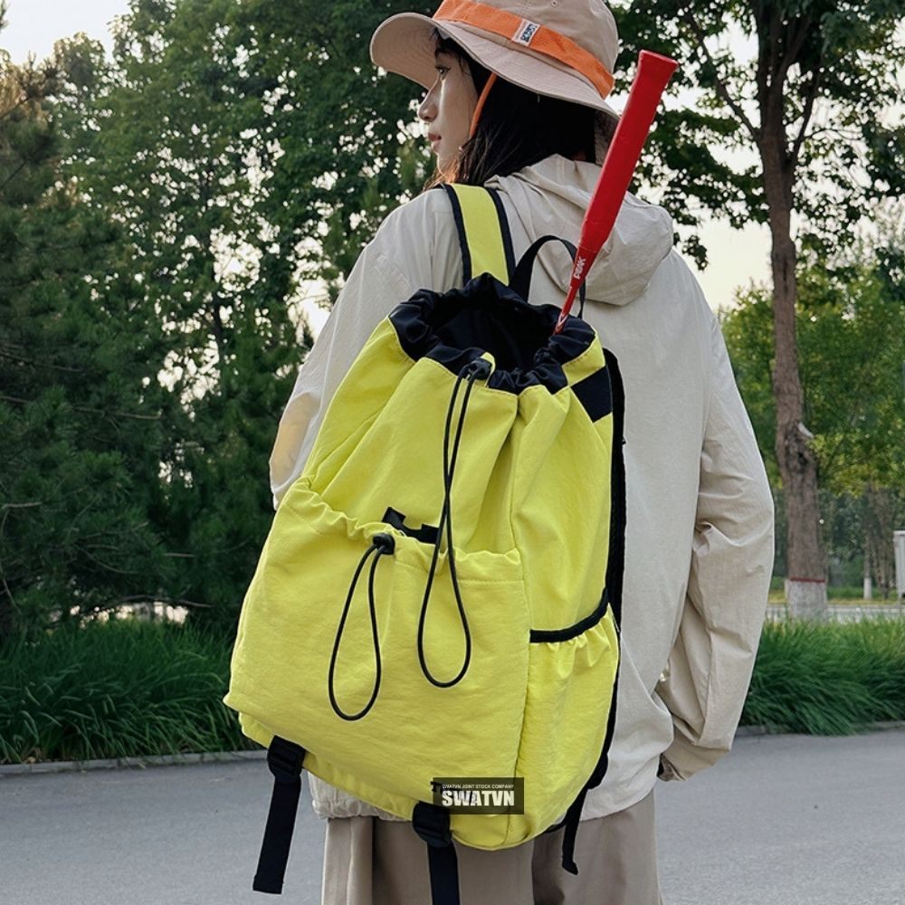 SO SÁNH TÚI RÚT ĐỰNG VỢT VÀ TÚI CẦU LÔNG TRUYỀN THỐNG – NÊN CHỌN LOẠI NÀO?