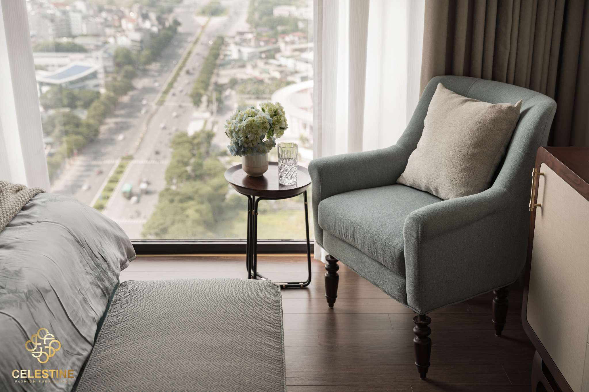 Armchair kết hợp đôn để chân mang lại trải nghiệm thư giãn trọn vẹn.