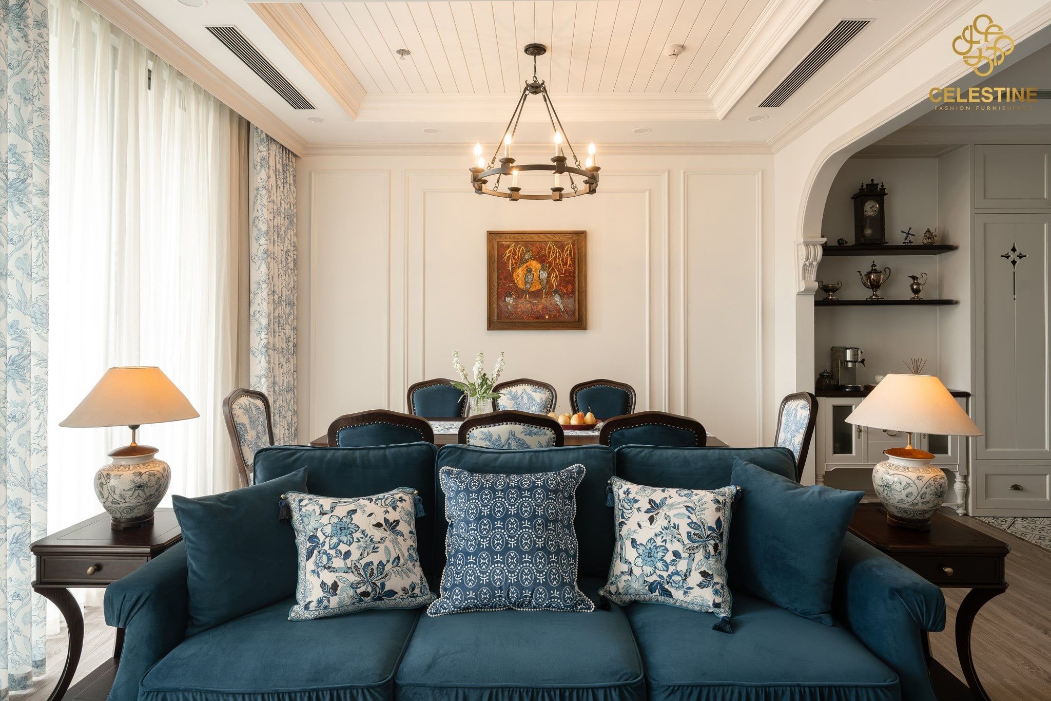 Màu sắc được tiết chế giúp sofa mệnh Hỏa nổi bật mà vẫn hài hòa.