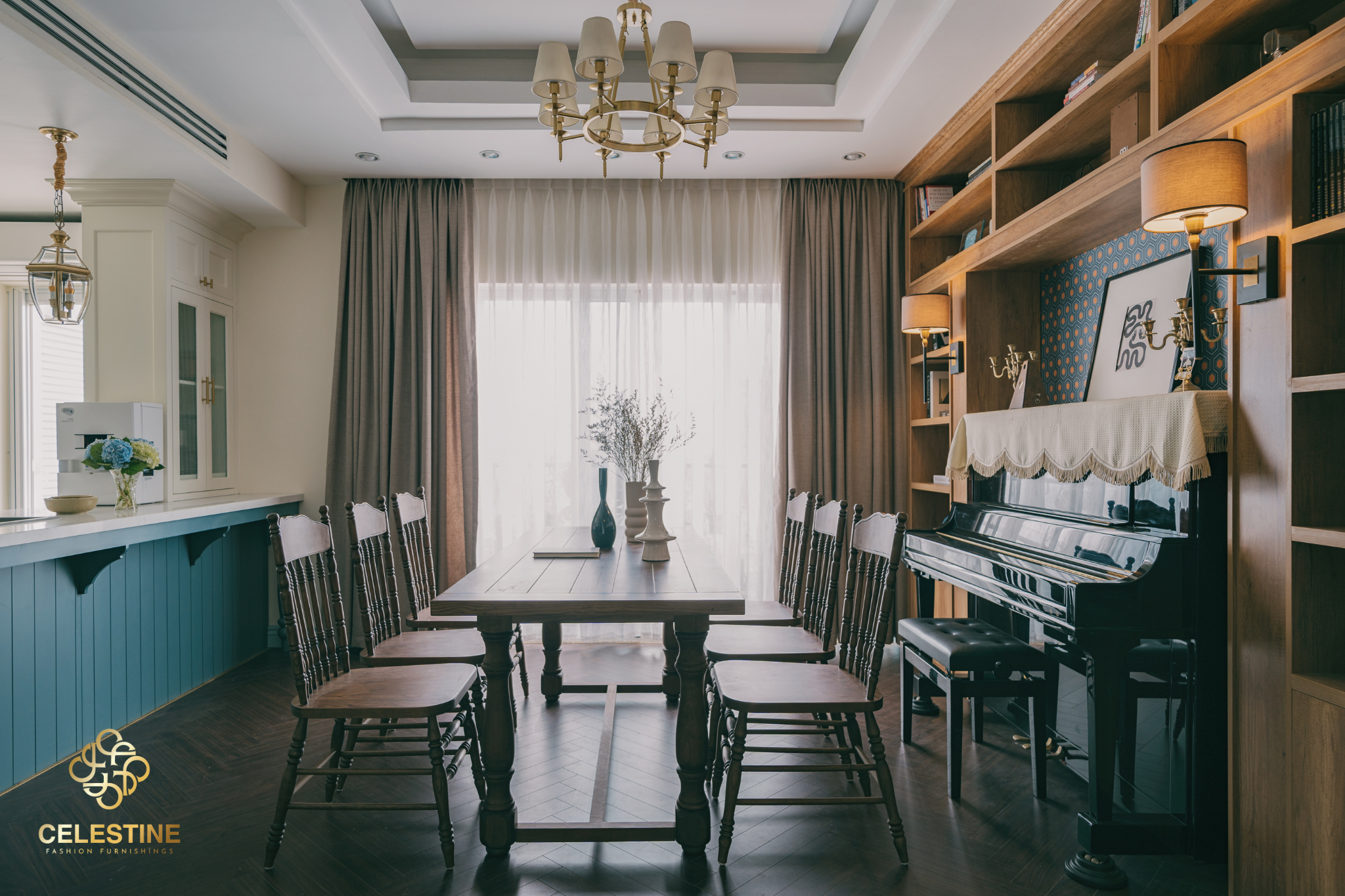 Chất liệu hài hòa giúp bàn ăn thêm sang trọng.