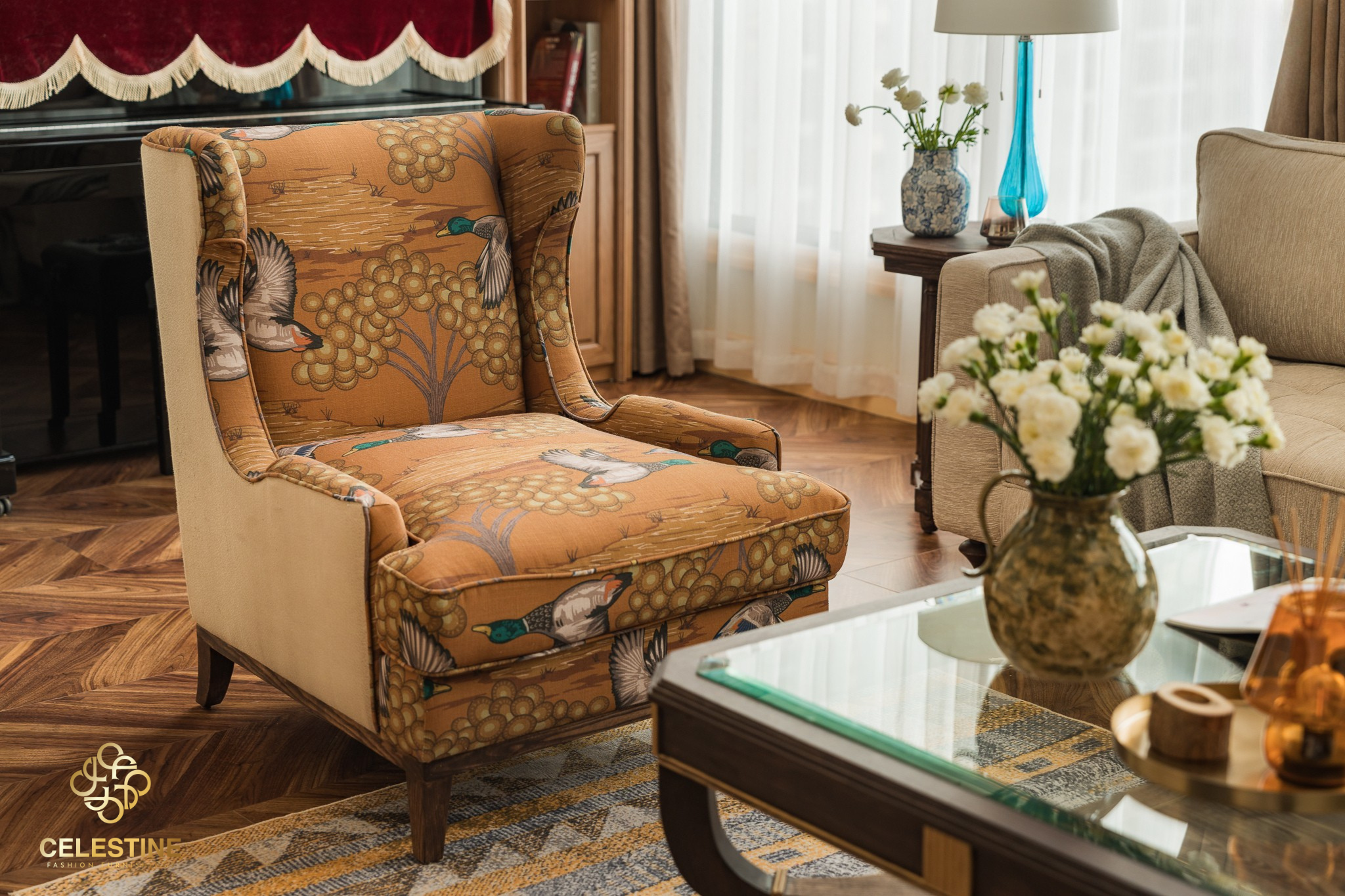 Eric Melche Armchair mang vẻ đẹp hiện đại cho phòng khách.