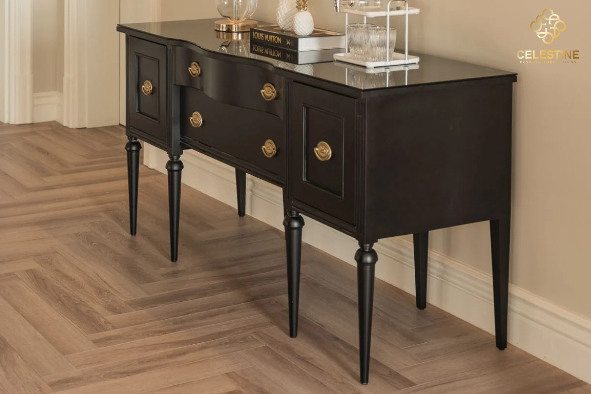 Bàn Console Chevodeux giúp không gian trở nên cân đối hơn