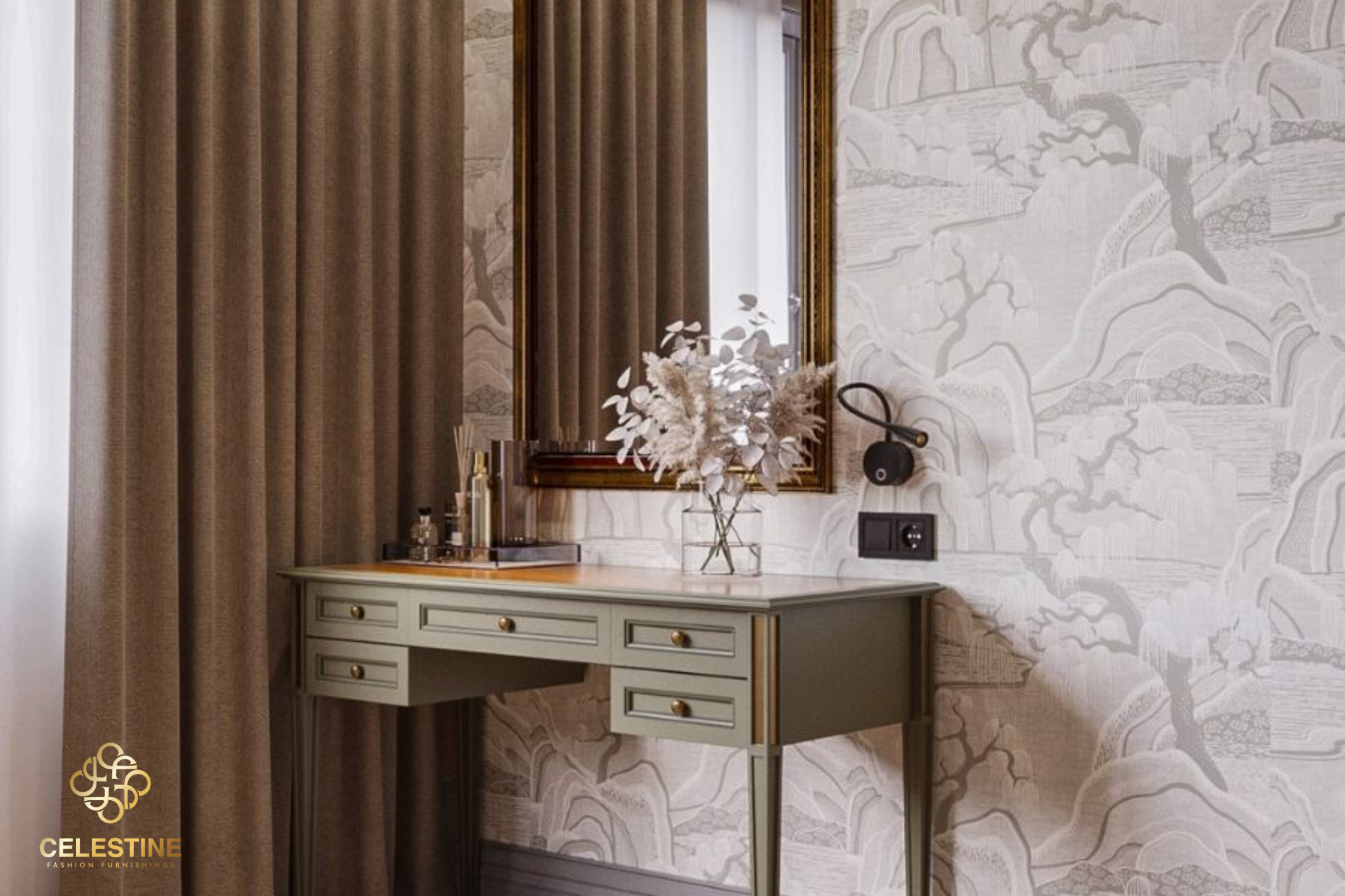Bàn trang điểm Luxury tích hợp gương tạo sự thuận tiện khi sử dụng.