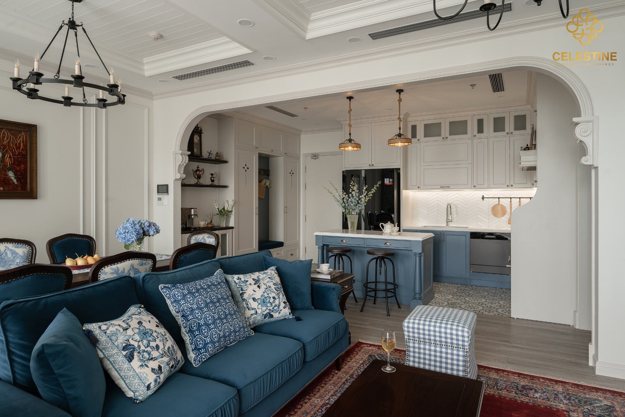 Sofa cao cấp tạo nên điểm nhấn cho phòng khách.