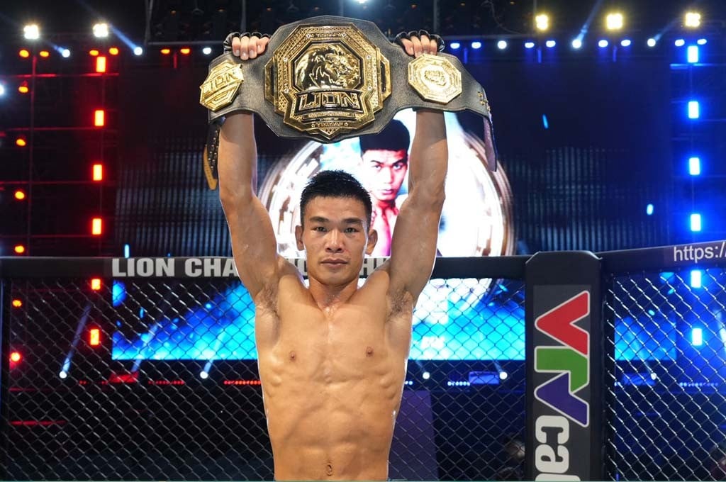 Võ sĩ Trần Ngọc Lượng đứng đầu bảng xếp hạng 10 võ sĩ MMA mạnh nhất Lion Championship