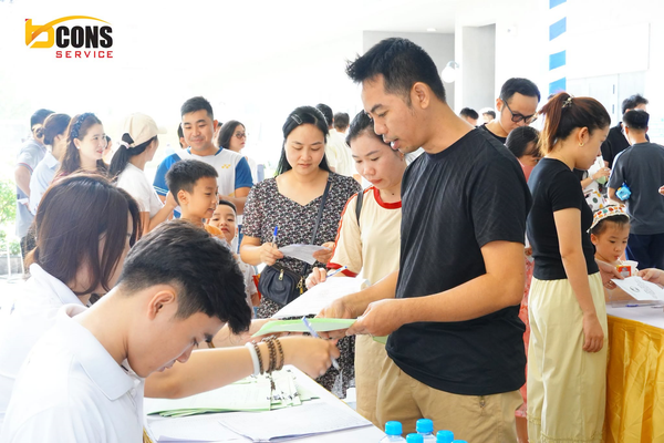 Đón tiếp cư dân Bcons Garden Cư dân Bcons Garden đăng ký tham dự hội nghị