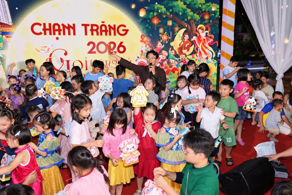 Khu vực trò chơi dân gian và workshop lồng đèn