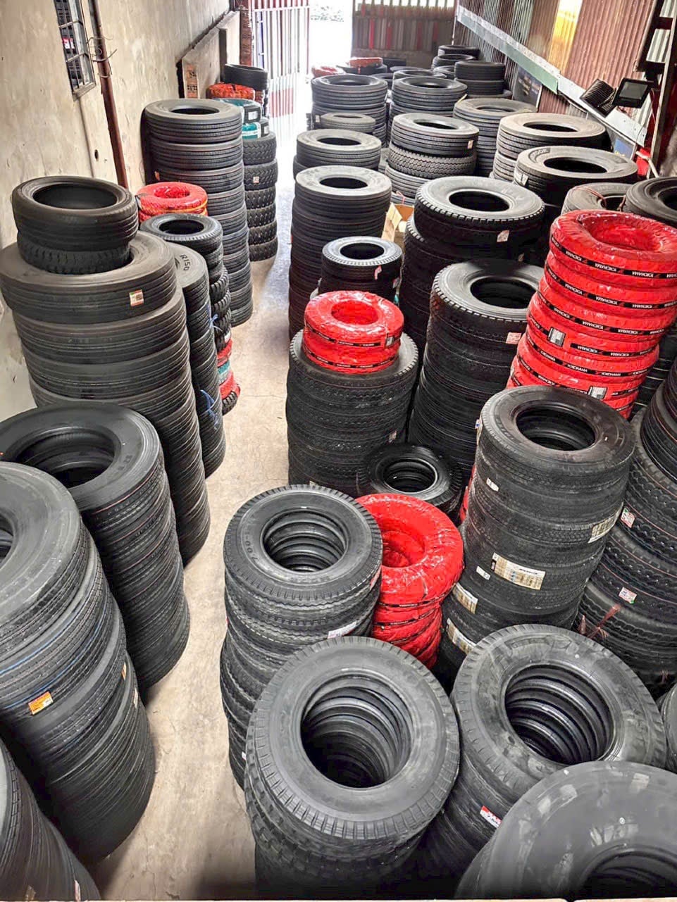 Đại Lý Cung Cấp Đa Dạng Các Loại Lốp Xe Tải, xe công nghiệp, xe xúc lật Giá Tốt, Chính Hãng