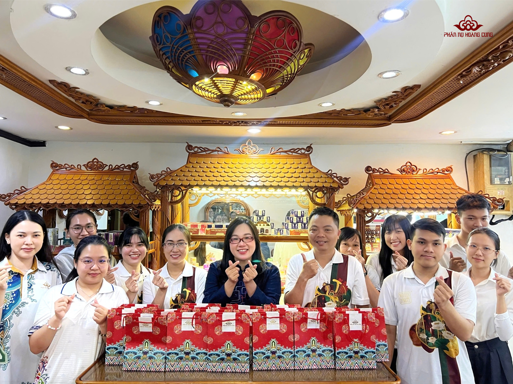 TRUNG THU ẤM ÁP CÙNG PHẤN NỤ HOÀNG CUNG