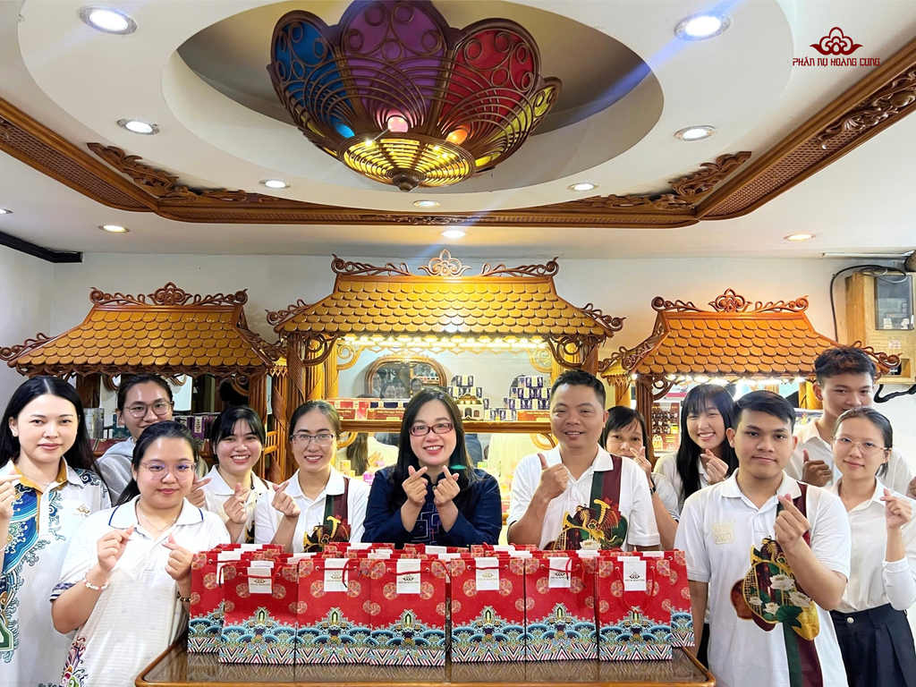 TRUNG THU ẤM ÁP CÙNG PHẤN NỤ HOÀNG CUNG