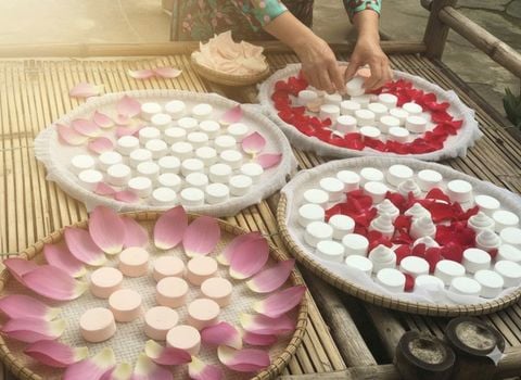 Khi Nghề Làm Phấn Nụ Trở Thành Sứ Mệnh Giữ Gìn Tinh Hoa Dân Tộc