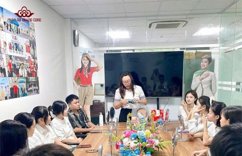 PHẤN NỤ HOÀNG CUNG ĐỒNG HÀNH CÙNG LỚP ĐÀO TẠO TIẾP VIÊN HÀNG KHÔNG ACT