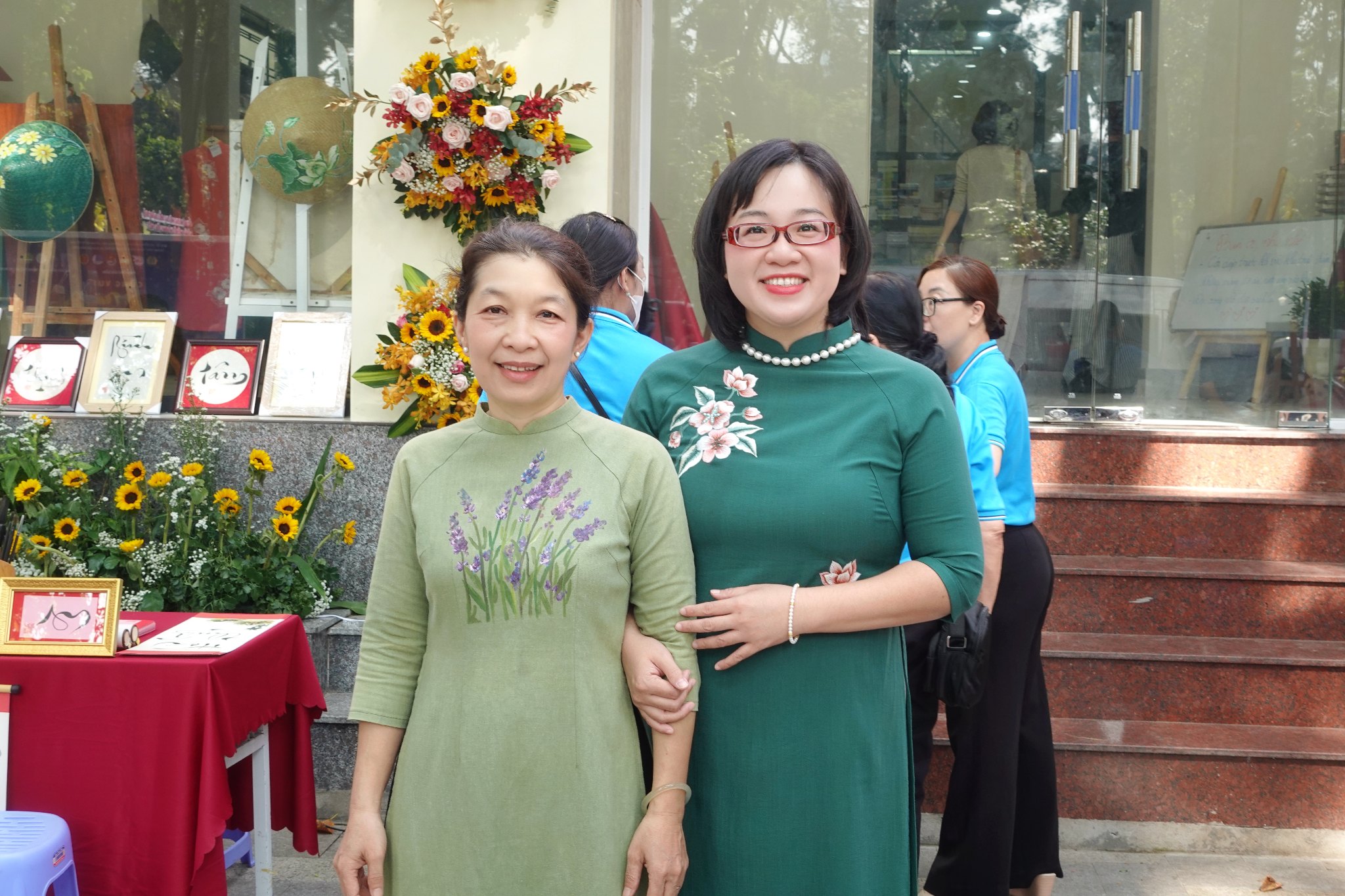 PHẤN NỤ HOÀNG CUNG ĐỒNG HÀNH CÙNG NHÀ XUẤT BẢN PHỤ NỮ VIỆT NAM  TẠI TALKSHOW “SÀI GÒN VÀ DẤU ẤN GIA TỘC HUYỆN SĨ”