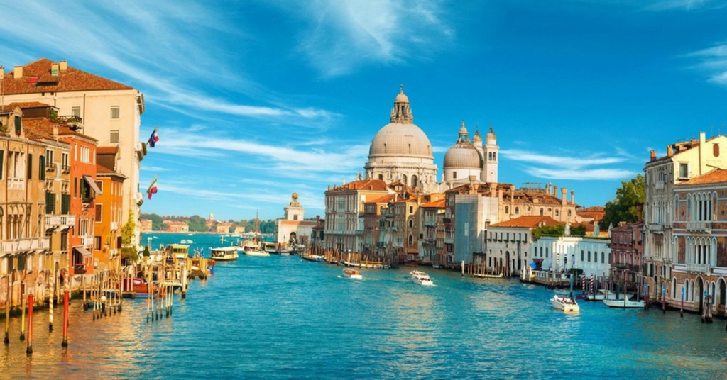 Bí Kíp Du Lịch Nước Ngoài Lần Đầu: Cẩm Nang Toàn Diện Từ A Đến Z