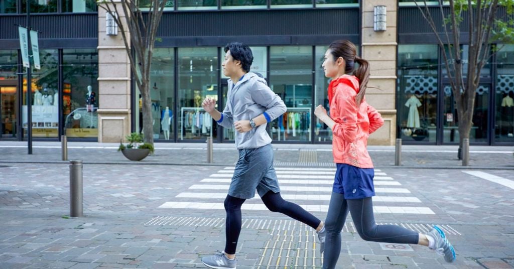 Chạy bộ trong thành phố ô nhiễm: Tóc và da đầu cần bảo vệ ra sao?