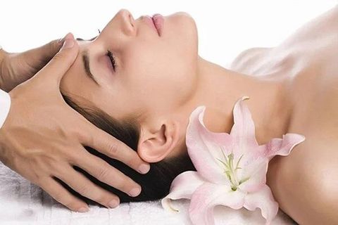 Swiss Herbs Rausch: Tổ hợp thảo mộc Thụy Sĩ làm dịu da đầu nhạy cảm