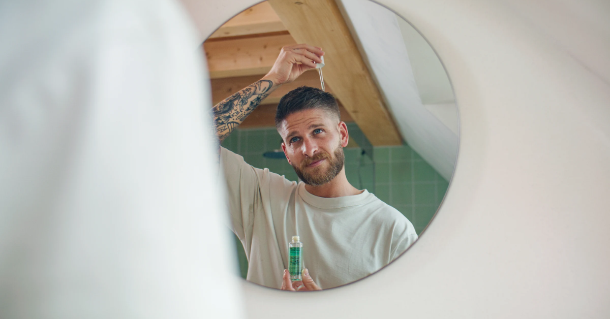 Chăm sóc da đầu: Nền tảng để tóc mọc dài, dày và chậm bạc hơn có thật không?