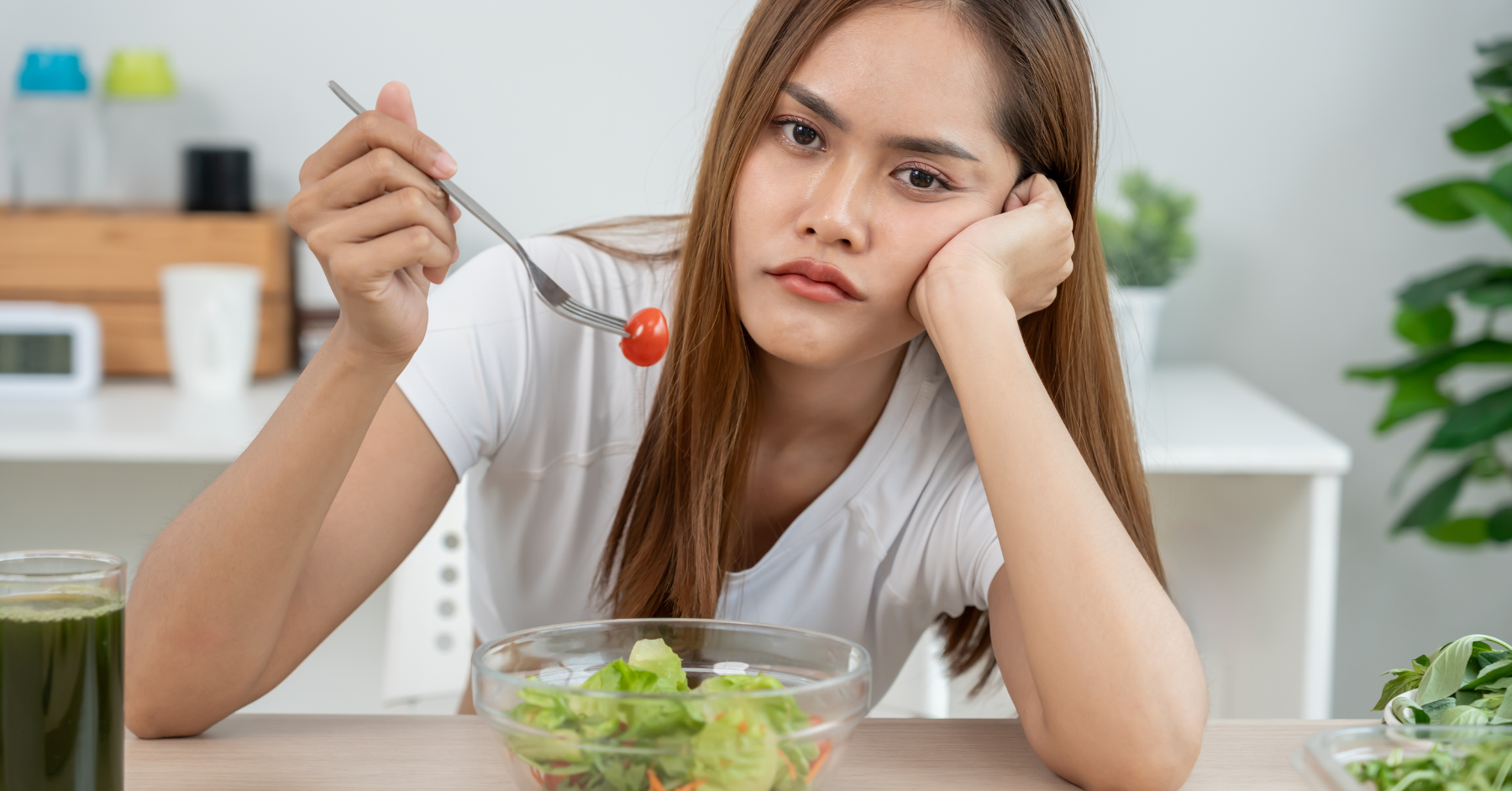 Diet thiếu cân bằng khiến tóc thiếu nguyên liệu để khỏe