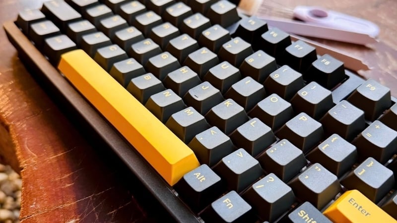 Bàn phím AKKO 3098B Plus Black & Gold Fairy (Silent) switch có keycaps PBT với profile Cherry