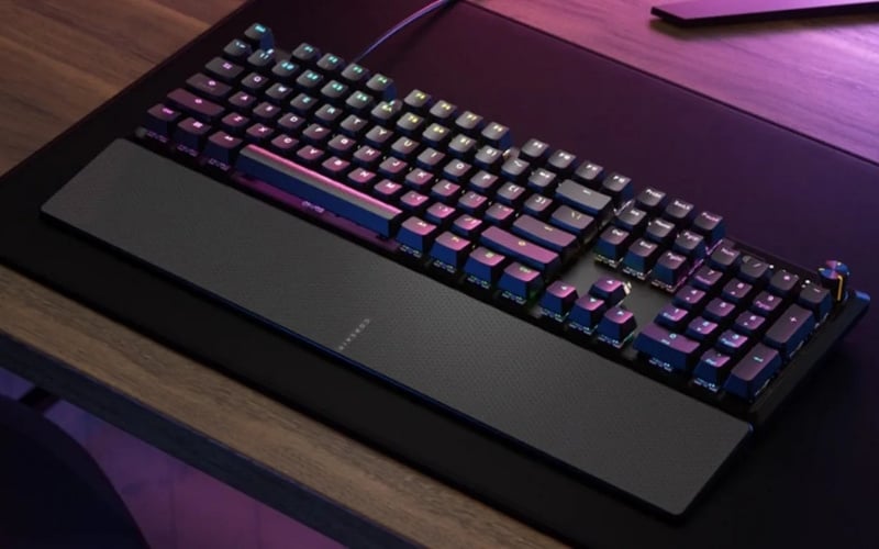 Hệ thống RGB per-key cho phép tùy chỉnh không giới hạn với phần mềm iCUE