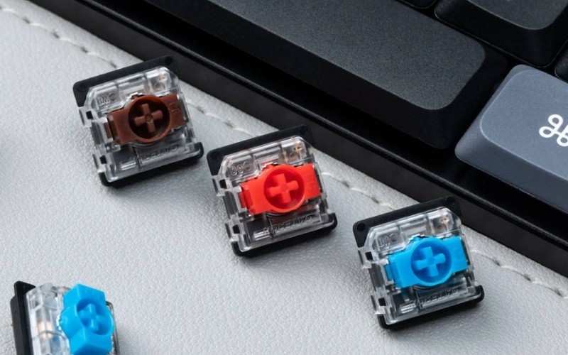Red switch nhấn mượt, lực nhẹ, ít ồn hơn Blue switch