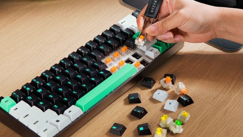 Bàn phím Razer Reclusa X Mini 65 Orange Switch có thiết kế hot-swap
