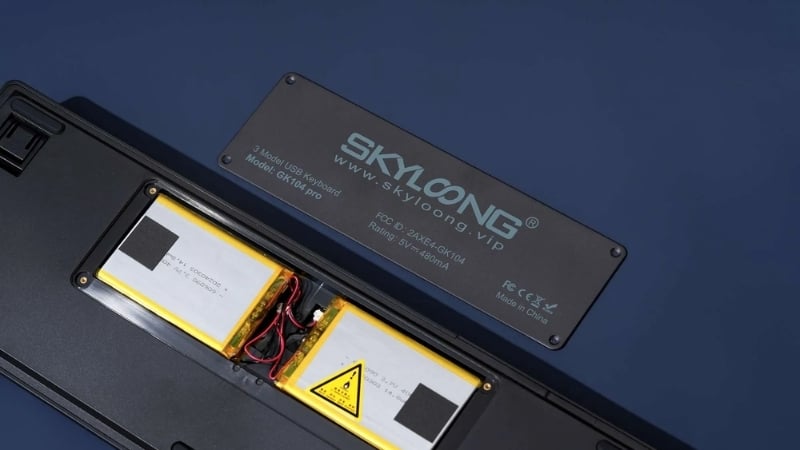 Bàn phím SKYLOONG GK104 PRO Peach có hai viên pin 8000mAh