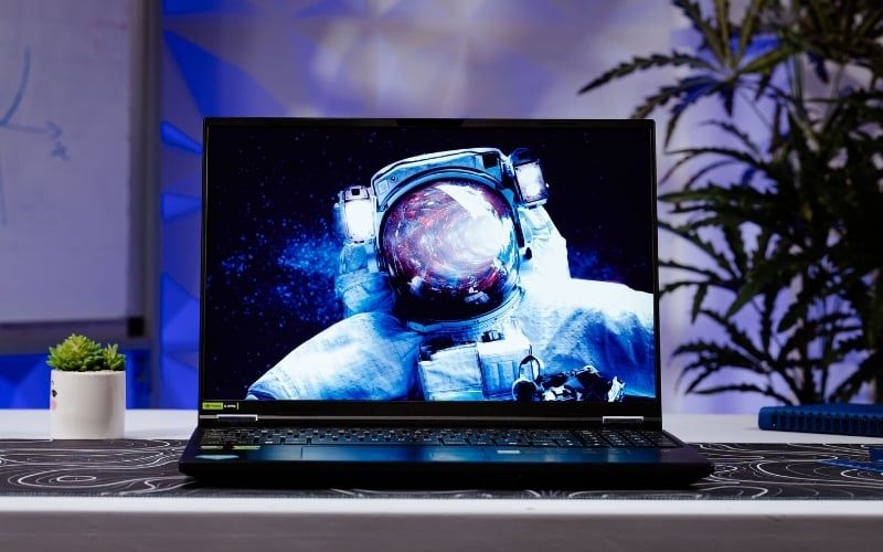 Mua laptop chính hãng, giá tốt tại GearVN