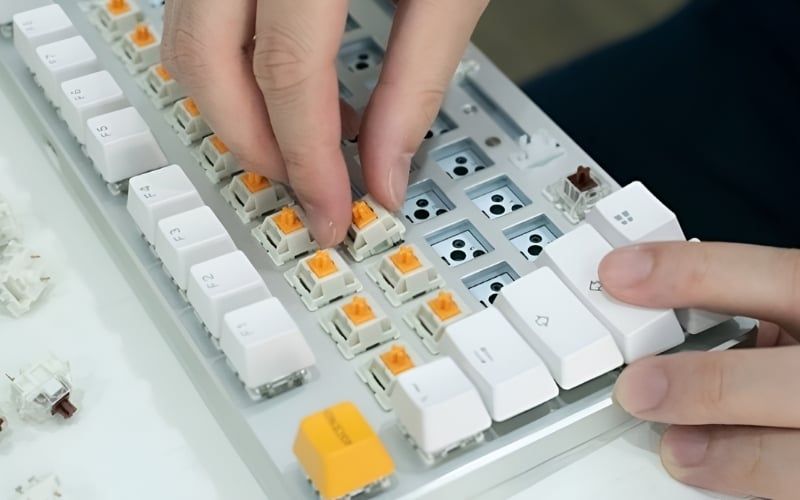 Lắp switch mới đúng chiều&nbsp;theo socket