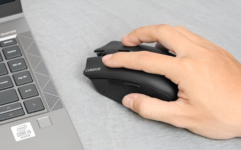 Thiết kế công thái học của&nbsp;chuột Corsair phù hợp với nhiều kiểu cầm nắm