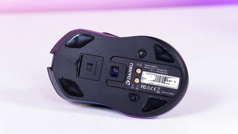 Chuột DareU EM901X RGB Superlight Wireless Black có viên pin 930mAh