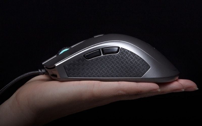 Chọn&nbsp;chuột HyperX có thiết kế và trọng lượng phù hợp
