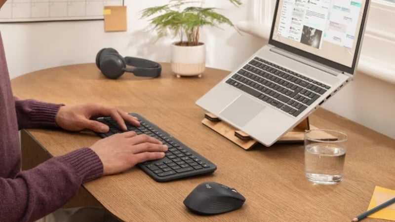 Chuột Logitech Signature Comfort M840 L Graphite có bánh xe SmartWheel thông minh