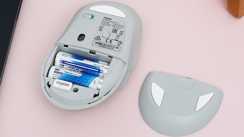 Chuột Rappo M500 Grey có viên pin lên đến 12 tháng sử dụng