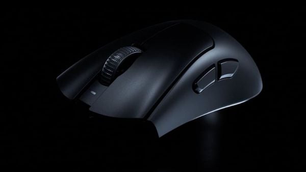 Razer DeathAdder V4 Pro Black có thiết kế công thái học