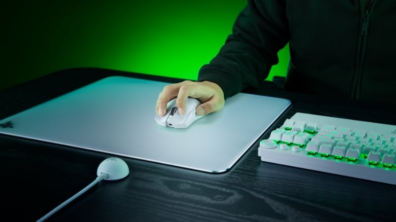 Chuột Razer Không dây Viper V4 Pro Trắng có thiết kế công thái học gọn nhẹ