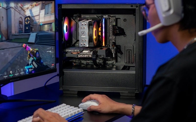 Hầu hết các phiên bản Core i3 đều đi kèm tản nhiệt gốc của Intel