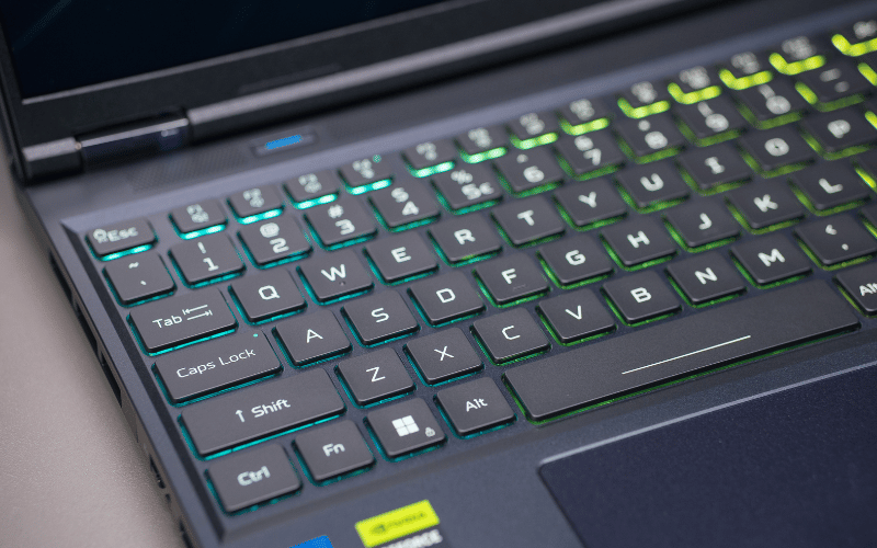 Bàn phím RGB hỗ trợ nhìn phím tốt hơn khi dùng ban đêm
