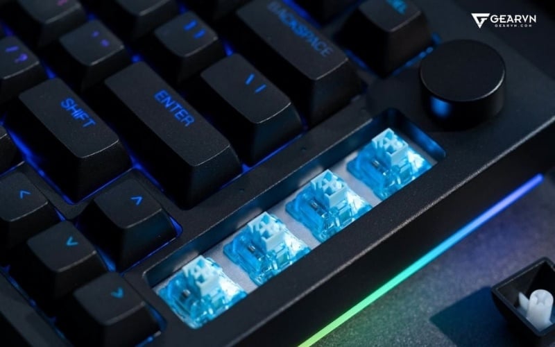 Clicky switch là loại switch có khấc rõ và phát ra tiếng click nghe thấy rõ khi nhấn