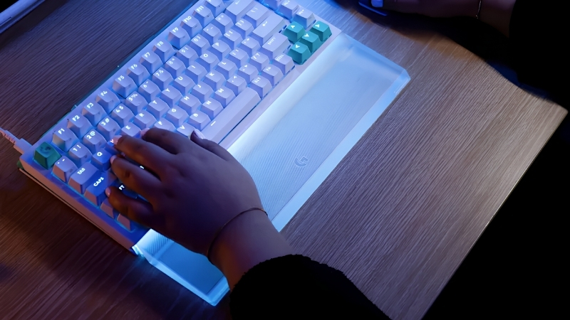 Kê tay bàn phím Logitech G512 X 75 Palm Rest có bề mặt khắc laser với lớp phủ UV nhám