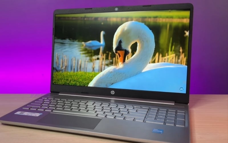 Laptop văn phòng thường có thiết kế mỏng nhẹ, pin trâu và cấu hình đủ đáp ứng các tác vụ cơ bản