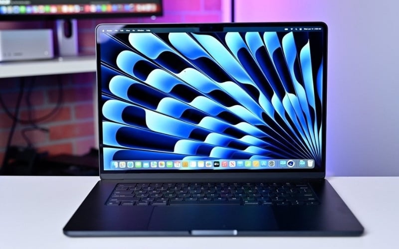 MacBook của Apple nổi bật với hệ điều hành macOS tối ưu, thiết kế sang trọng