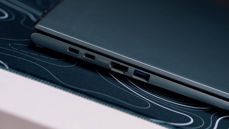 Laptop Acer Aspire Go 15 AG15-72P-35X9 có nhiều cổng kết nối hiện đại