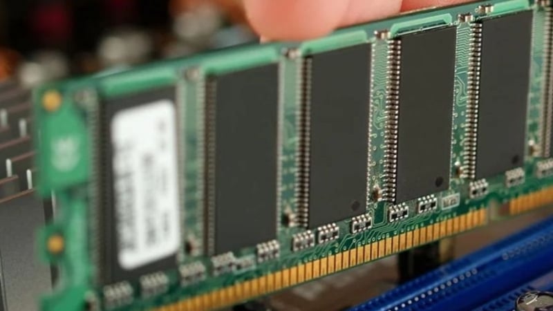 Laptop Acer Nitro ProPanel ANV15-42-R0QM có RAM DDR5