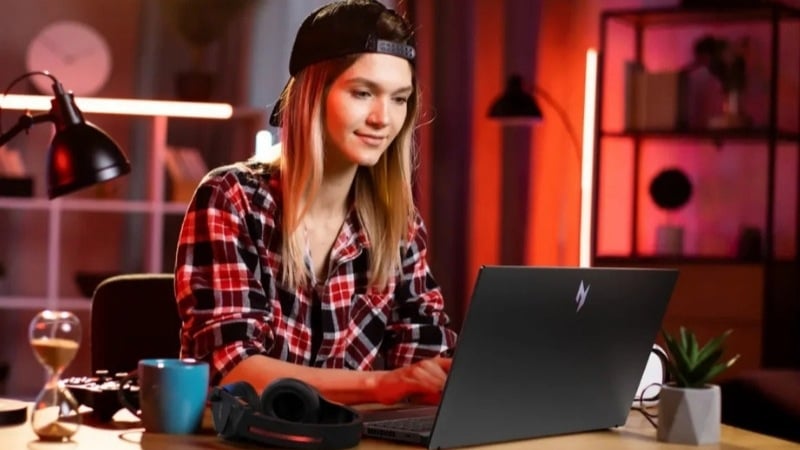 Acer Nitro V 15 ANV15 41 R1JY với tông màu đen làm chủ đạo