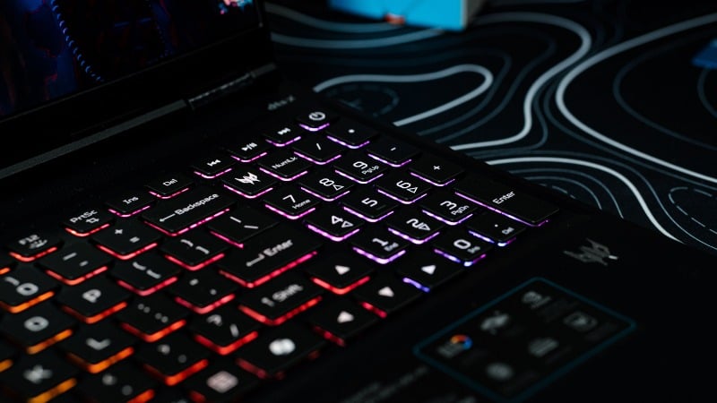 Bạn có thể điều chỉnh nền bàn phím RGB thông qua PredatorSense
