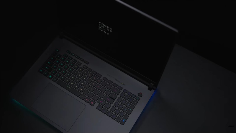 Trải nghiệm nhập liệu trên thiết bị cực kỳ thú vị nhờ bàn phím Backlit Chiclet Keyboard